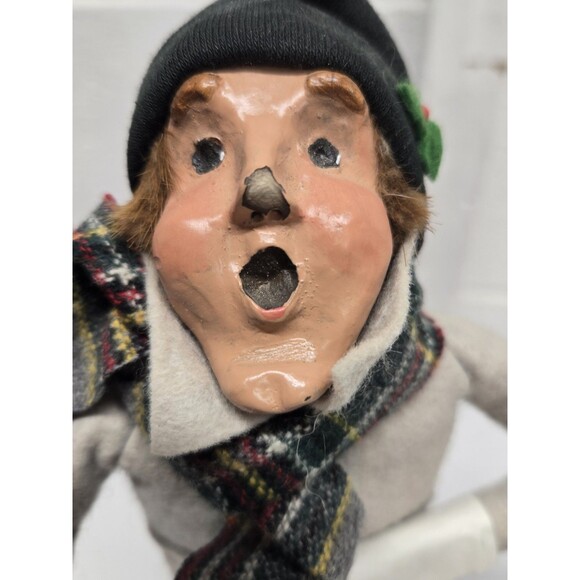 Byers Choice Retired 1988 Woman Caroler DATED/SIGNED Man for free - Picture 8 of 13